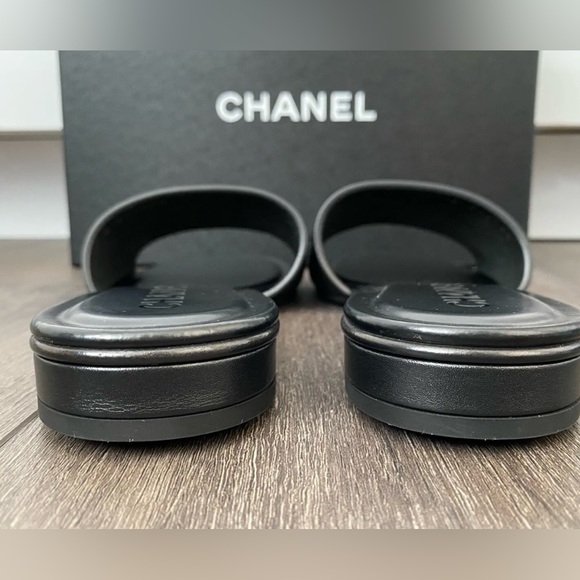 2023 CHANEL CHA NEL LOGO BLACK LEATHER FLAT SHOES SLIDES MULES - Picture 7 of 14